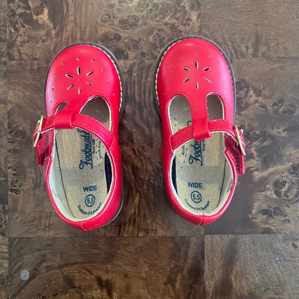 Footmates red Mary Jane’s 5.5 wide toddler